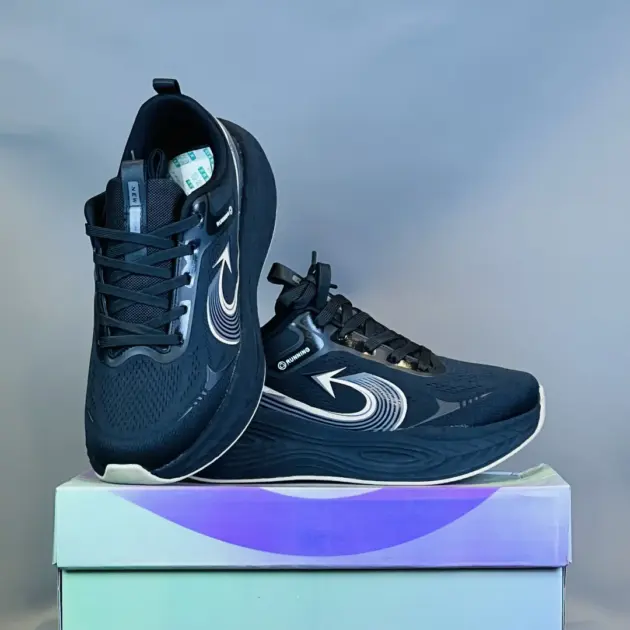 All-Black Dynamic Swirl Cushion Running Shoes