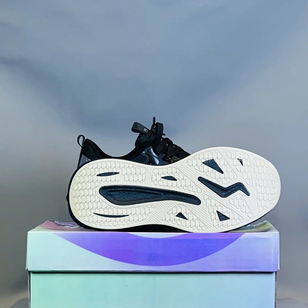 All-Black Dynamic Swirl Cushion Running Shoes - Image 3